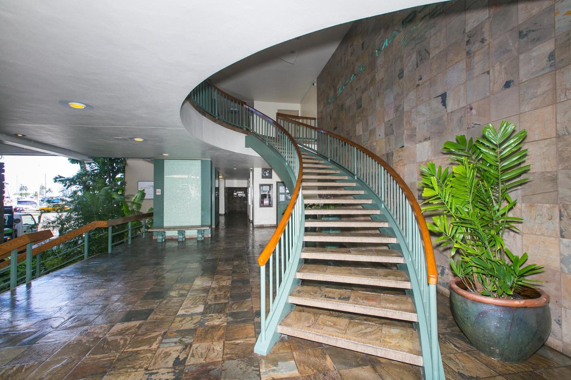 Spacious One Bedroom Harbor View At Ilikai Marina With Private Balcony *