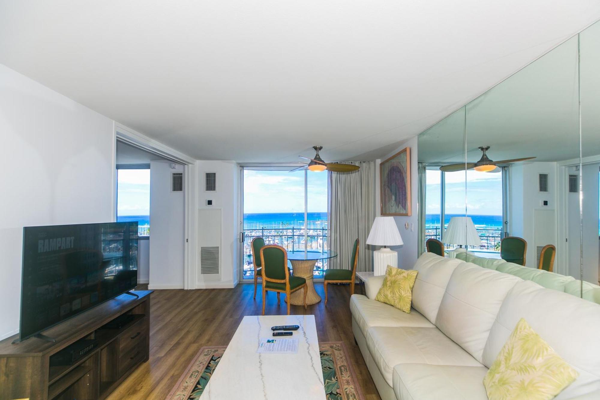 Spacious One Bedroom Harbor View At Ilikai Marina With Private Balcony *