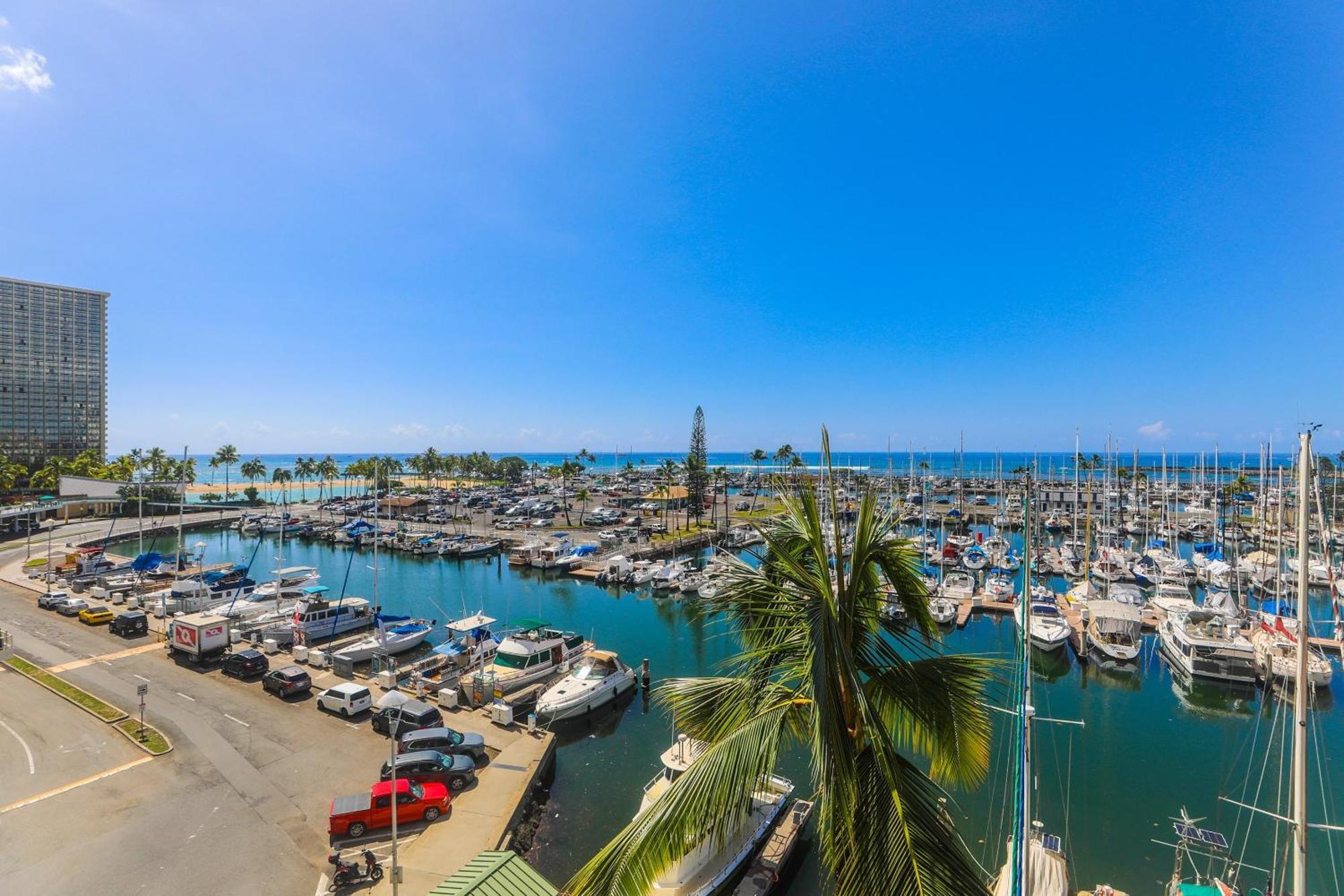 Spacious One Bedroom Harbor View At Ilikai Marina With Private Balcony Apartamento