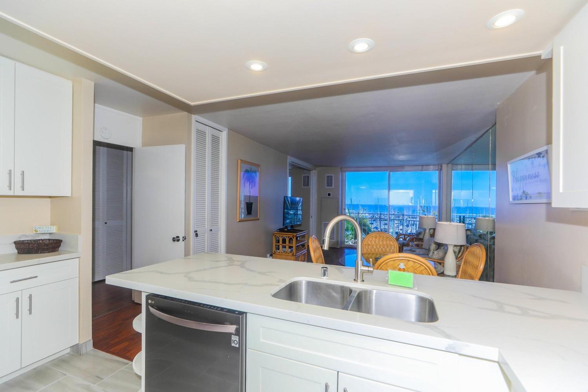Spacious One Bedroom Harbor View At Ilikai Marina With Private Balcony Apartamento Honolulu