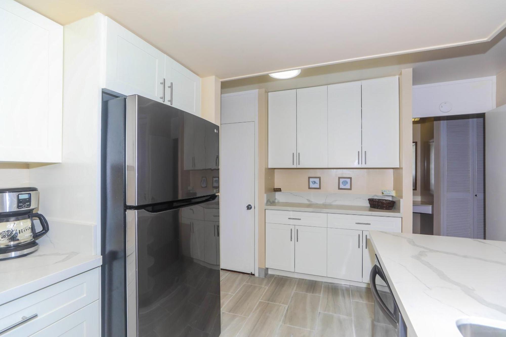 Spacious One Bedroom Harbor View At Ilikai Marina With Private Balcony * Honolulu
