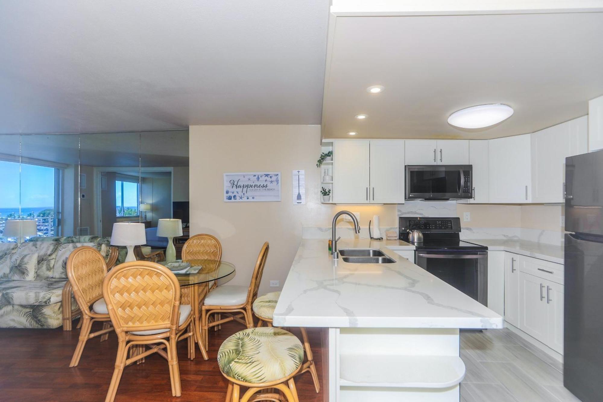 Spacious One Bedroom Harbor View At Ilikai Marina With Private Balcony Apartamento *