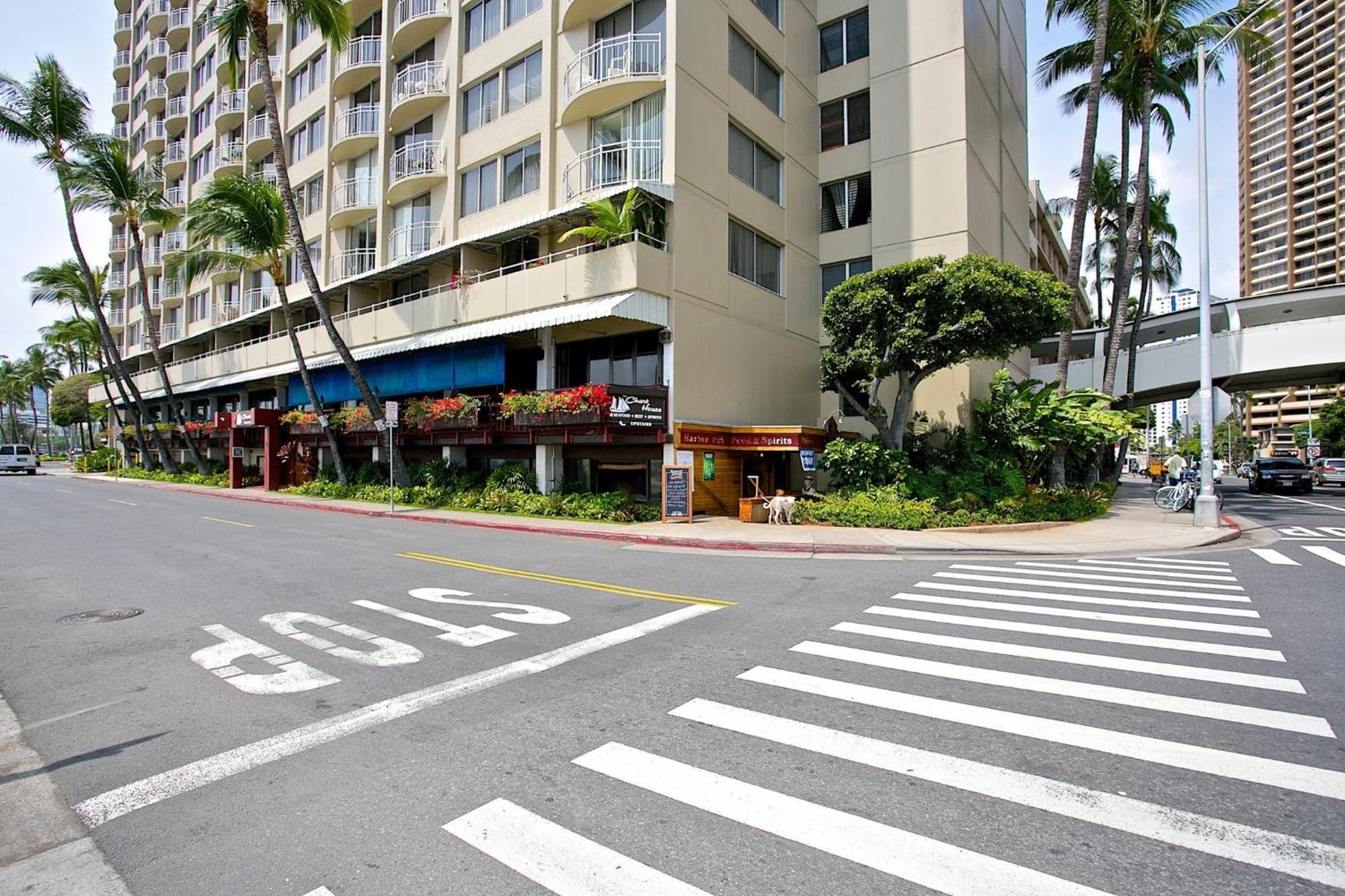Spacious One Bedroom Harbor View At Ilikai Marina With Private Balcony * Honolulu