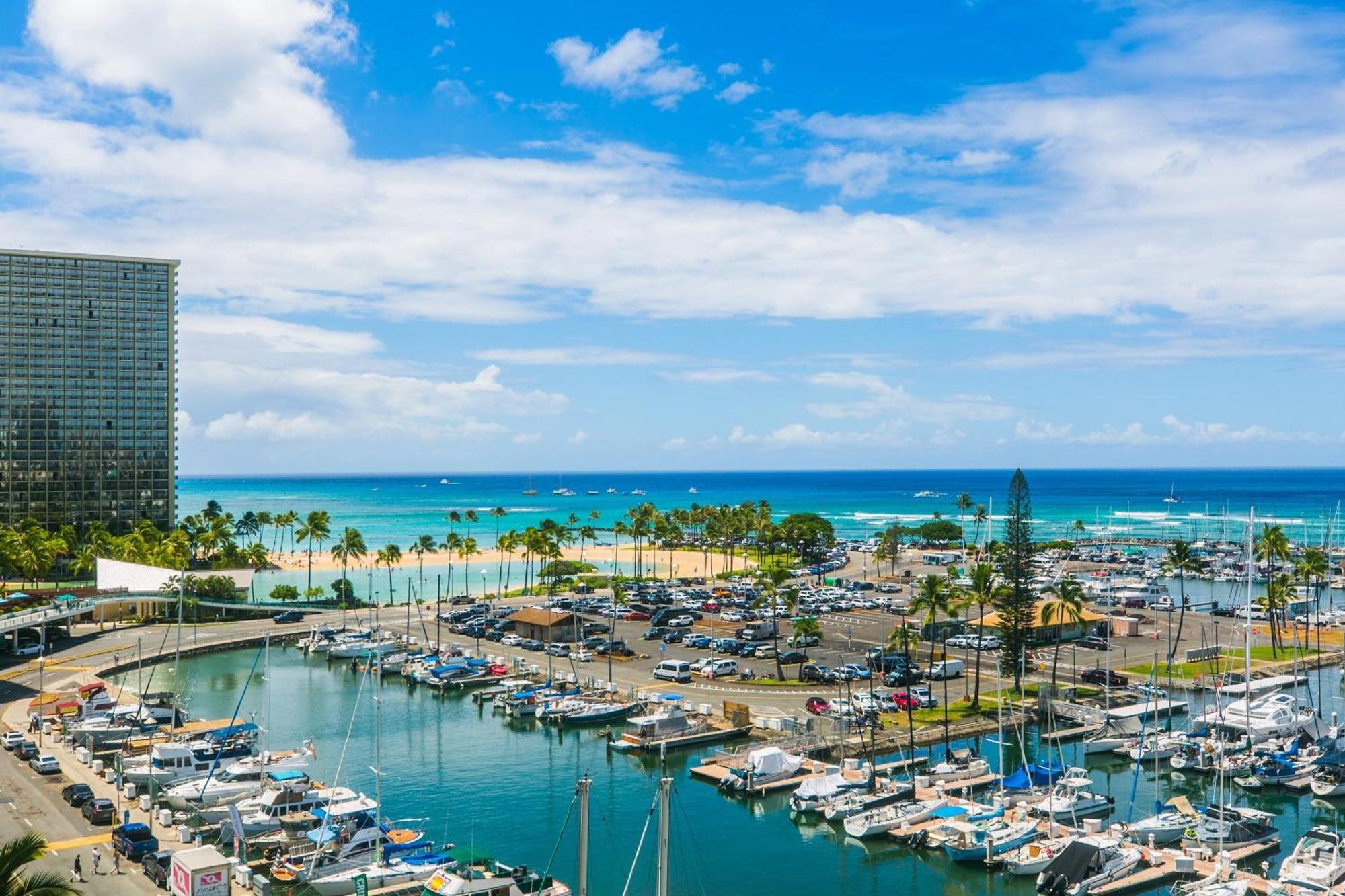 Spacious One Bedroom Harbor View At Ilikai Marina With Private Balcony * Honolulu