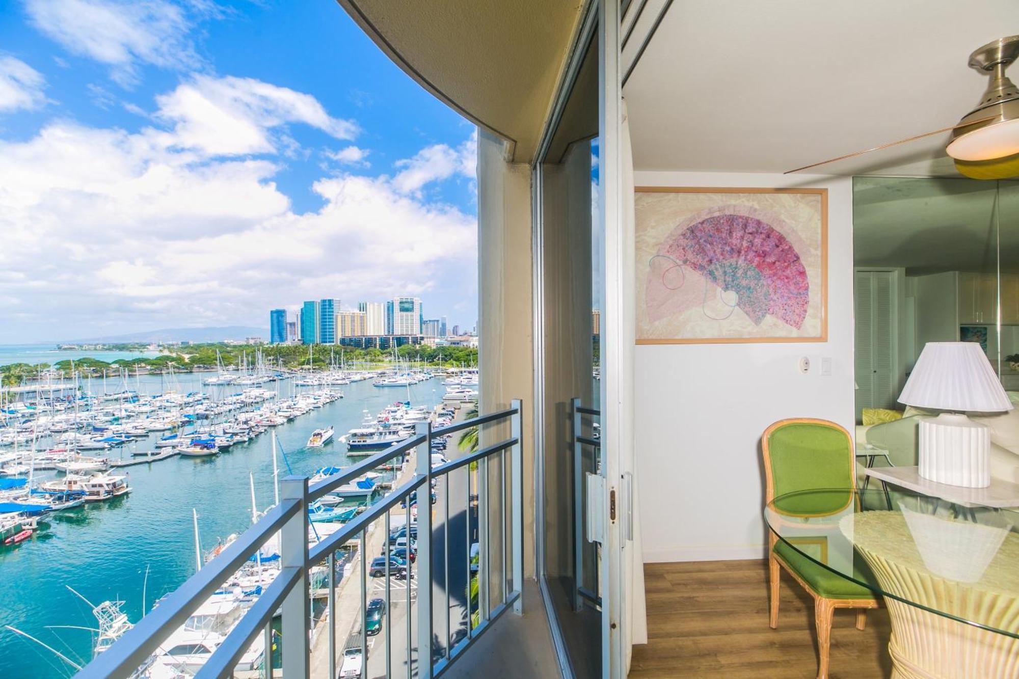 Spacious One Bedroom Harbor View At Ilikai Marina With Private Balcony * Honolulu