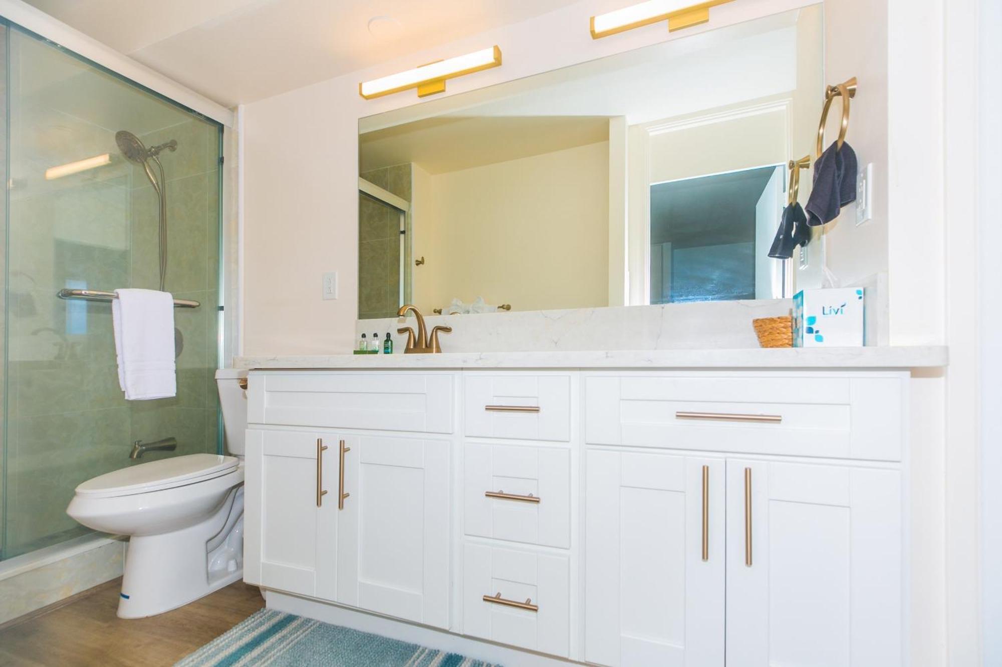 Spacious One Bedroom Harbor View At Ilikai Marina With Private Balcony Apartment