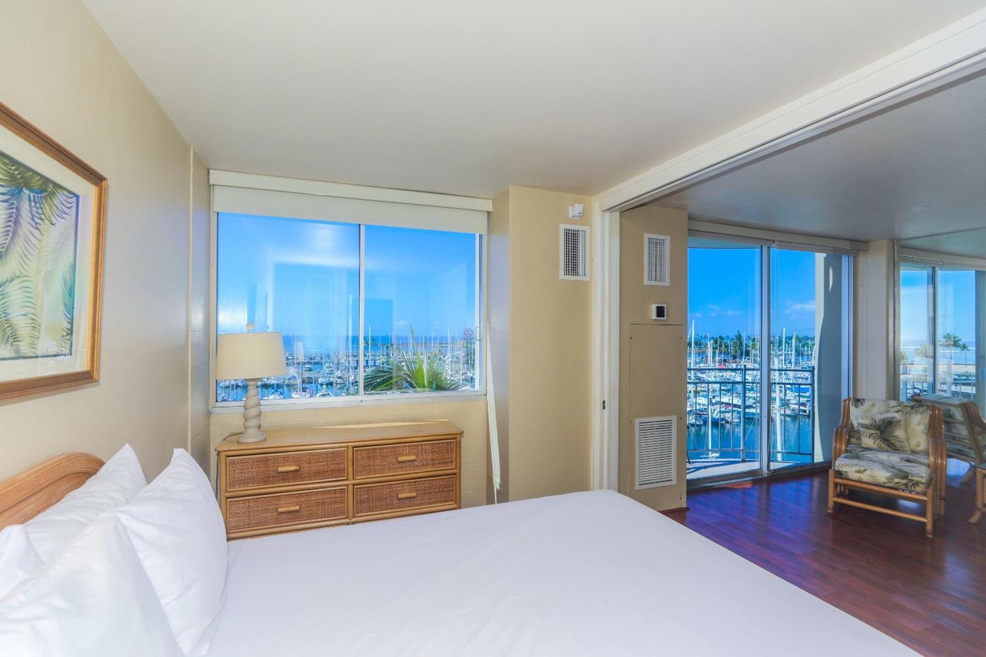 Spacious One Bedroom Harbor View At Ilikai Marina With Private Balcony Apartment